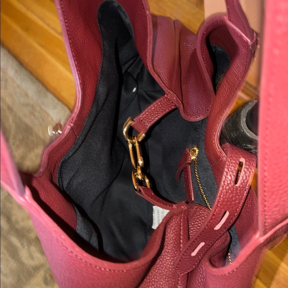 Classic Pebbled Leather Shoulder Bag in Plum - Picture 5 of 8